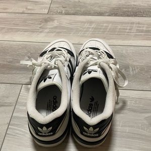 Adidas Rivalry Low size 11.5